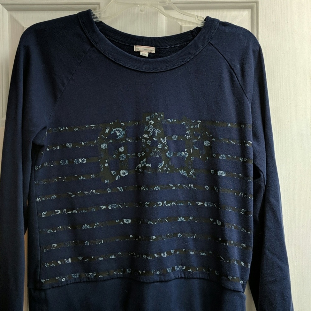Navy blue gap sweatshirt